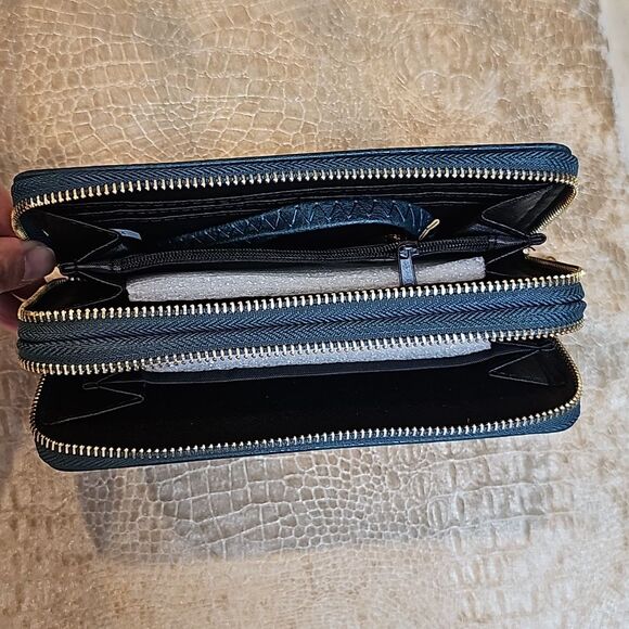 NWT Leather Wristlet - Picture 5 of 9